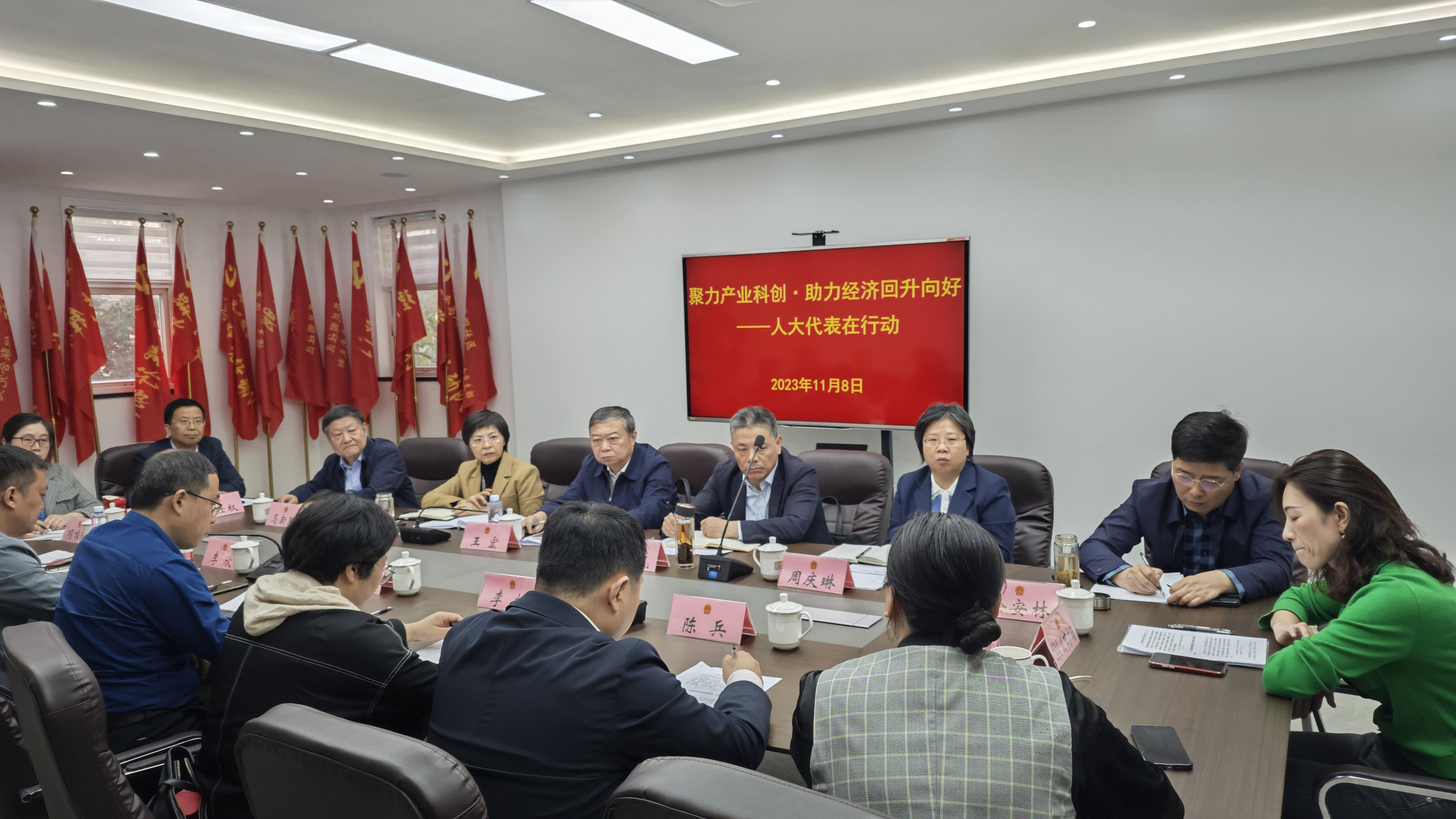 1699521753711193.jpg 在文昌花園社區(qū)座談1.jpg