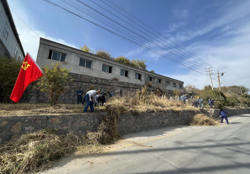 有工投黨員干部、團(tuán)員青年的耕耘那處便是公司最美麗的一角-----物產(chǎn)工投公司開(kāi)展環(huán)境專(zhuān)項(xiàng)整治主題黨日、團(tuán)日活動(dòng)